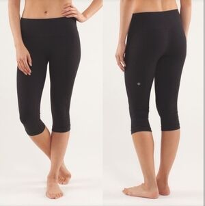Lululemon Flow & Go Seamless Cropped Black Capri Leggings